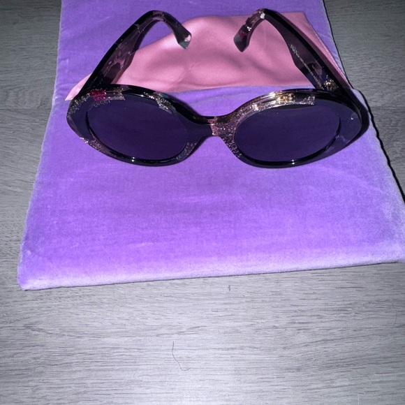 Gucci Women's Black and Purple Sunglasses - Picture 3 of 6